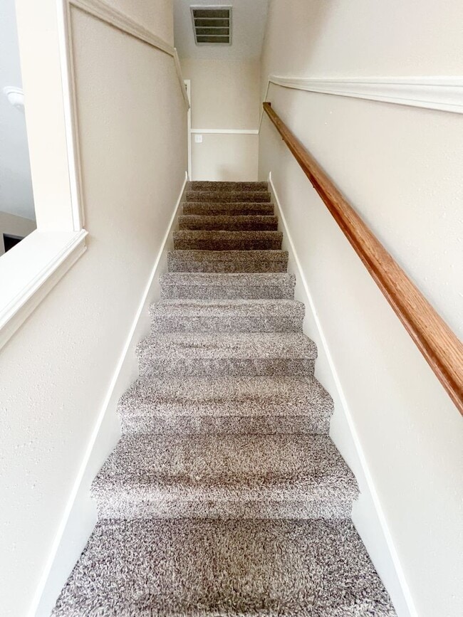 Building Photo - 2 Bedroom 1.5 Bath Townhome