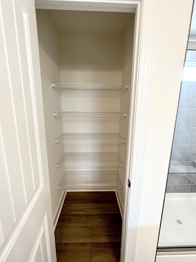 Building Photo - 324 Highview Dr