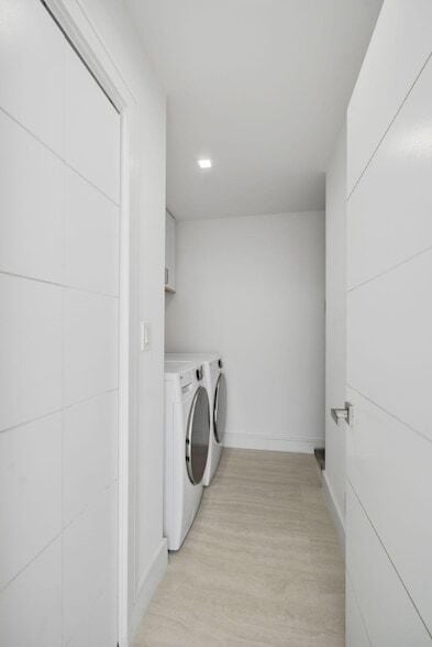 Building Photo - 1173 Hillsboro Mile Unit 22