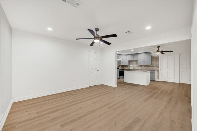 Building Photo - 2631 Mansfield St