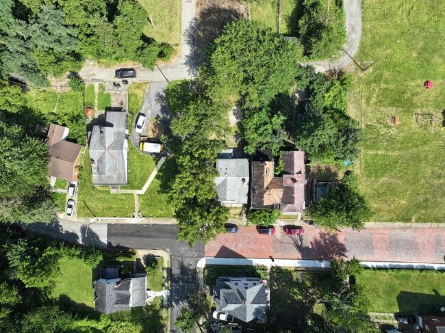 Building Photo - Renovated Large 4 Bedroom House in McKeesp...