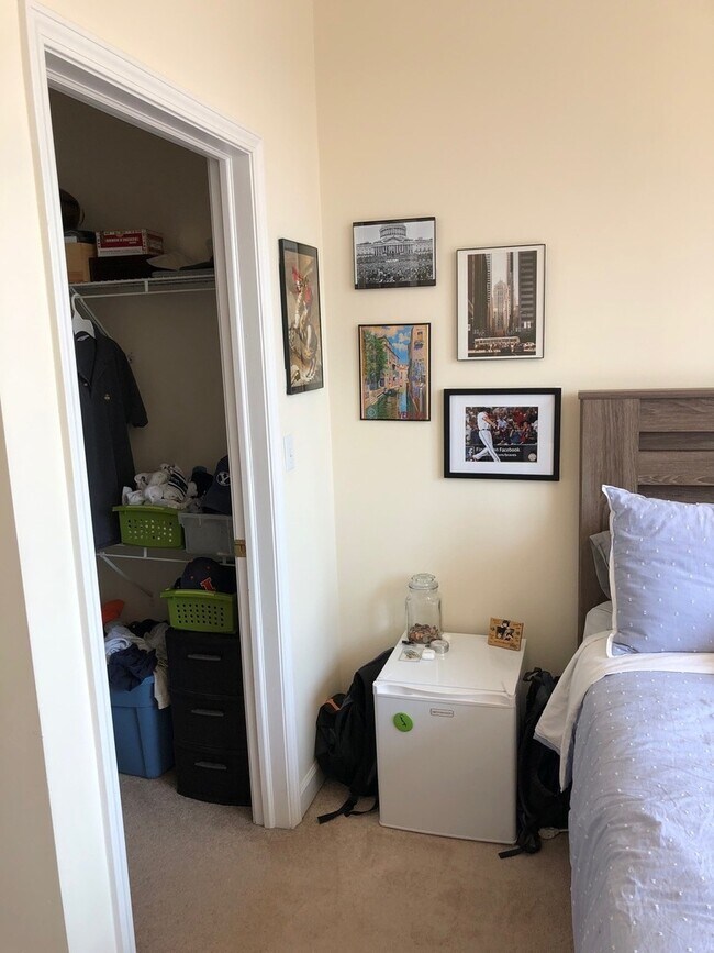 Building Photo - 400 W Ontario St