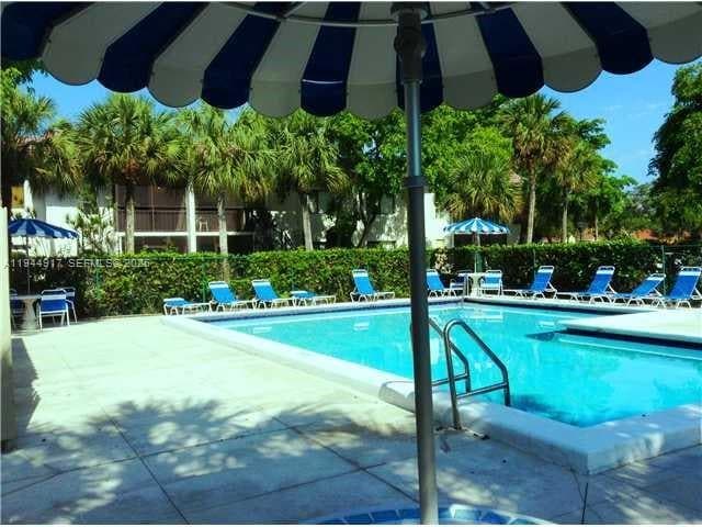 Building Photo - 16168 Laurel Dr