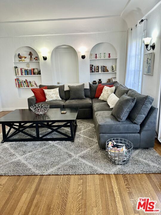 Building Photo - 601 Sweetzer Ave