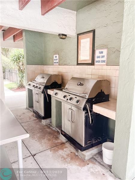 Building Photo - 5155 E Sabal Palm Blvd