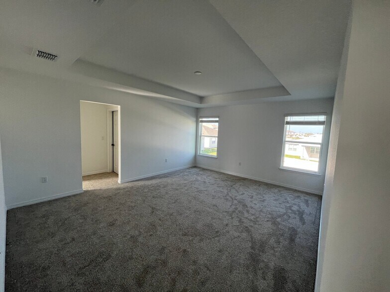 Building Photo - 5728 SW 71st Ct