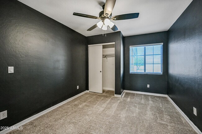 Building Photo - 12021 W Columbine Dr