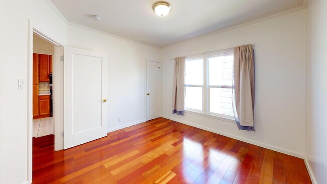 Building Photo - Charming Outer Sunset Single Family Home w...