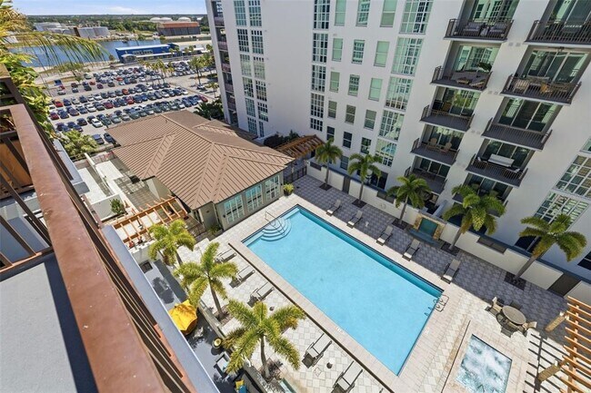 Building Photo - 1227 E Madison St