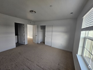 Building Photo - 993 Sunrise Dr