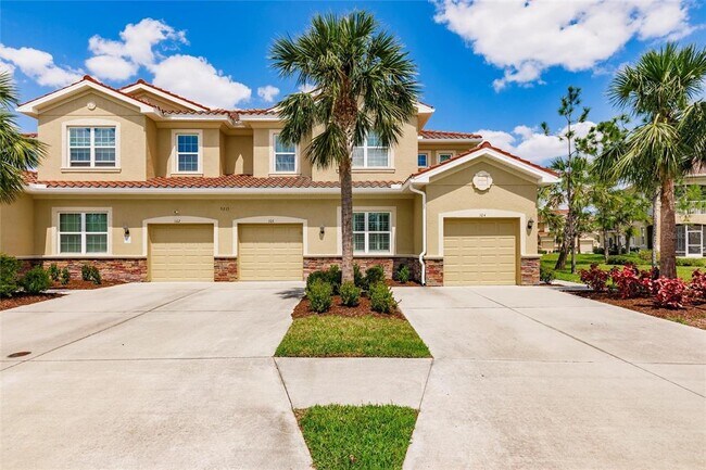 Primary Photo - 3215 Oriole Dr