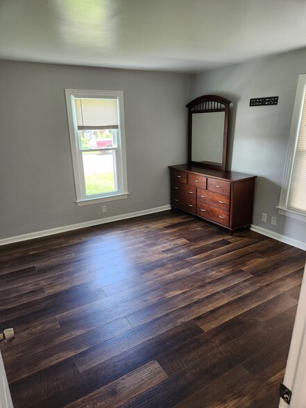 Building Photo - 1805 Gummer Ave