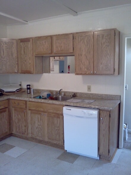 Kitchen - 441 Chippewa St