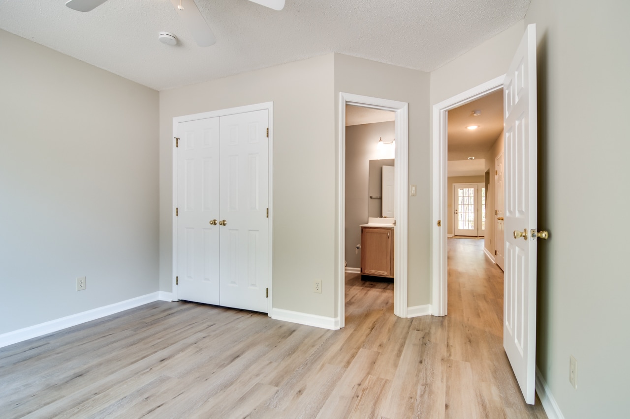 Building Photo - 68 Forest Oaks Dr