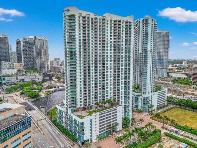 Building Photo - 350 S Miami Ave