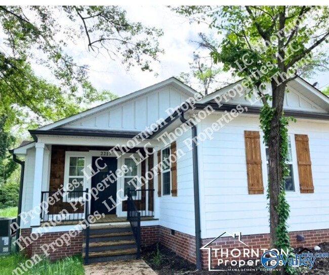 Primary Photo - 2217 Scott St