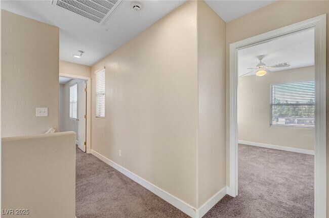 Building Photo - 494 Groft Way