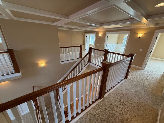 Building Photo - Stunning large 3 bedroom plus bonus rooms ...