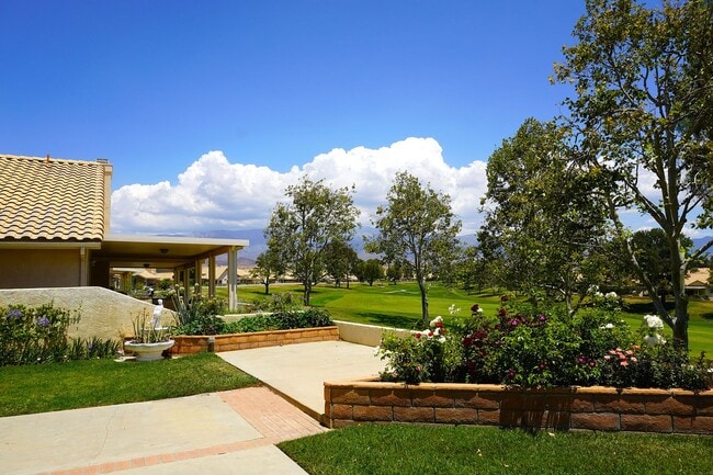 Building Photo - Sun Lakes 3 Bedroom - Backs the Golf Course