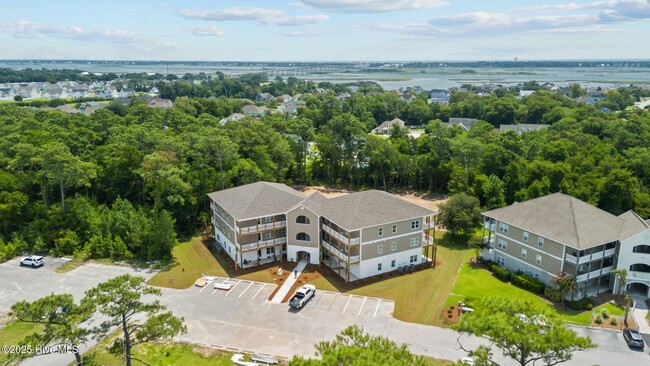 Building Photo - 400 Lighthouse Ln