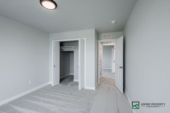 Building Photo - Brand New 5 Bed 3 Bath home 2600sf+ and a 3 car garage