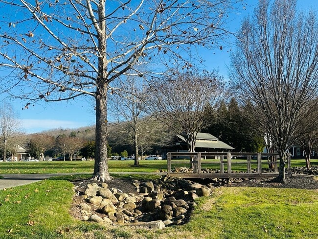 Building Photo - Spacious 3 bed, 3 bath home in Groves Park Commons featuring a modern kitchen, 2-car garage, and ...