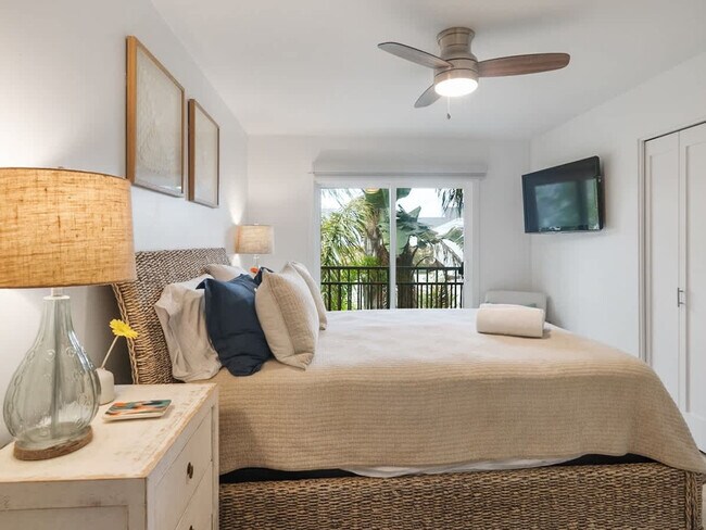 Building Photo - 750 S Sierra Ave