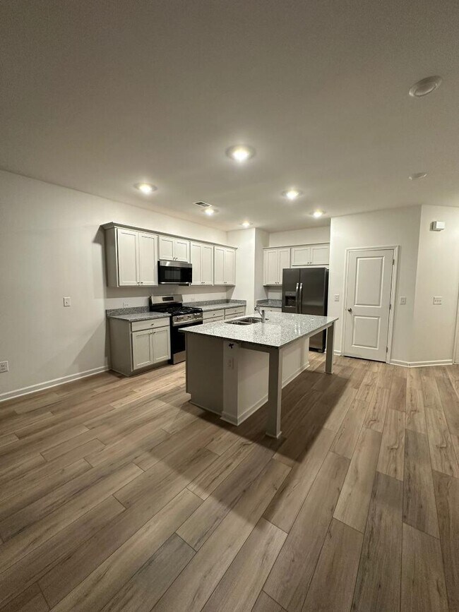 Building Photo - 2482 Van Fleet Cir