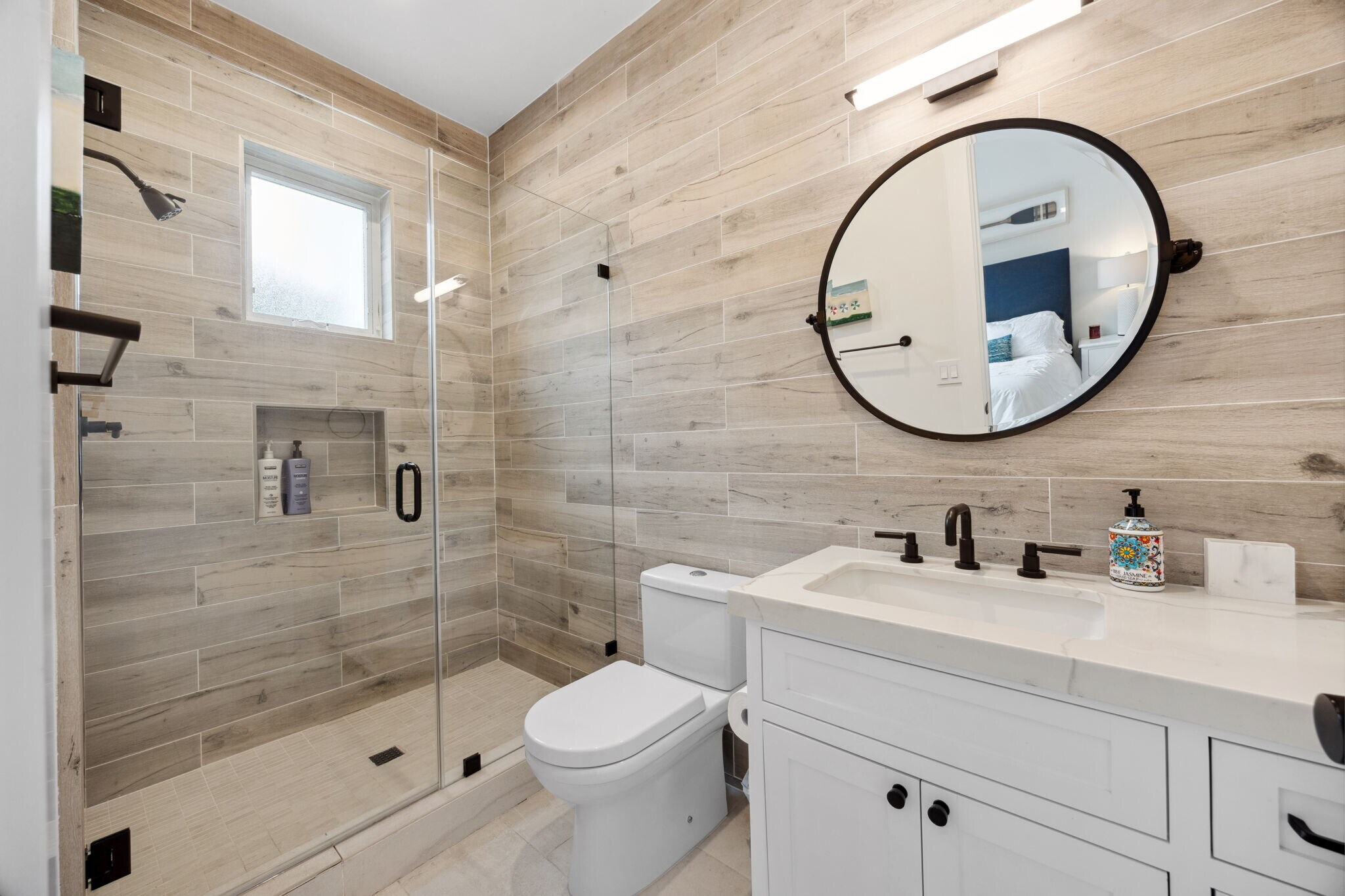 Building Photo - 2801 Bayside Dr
