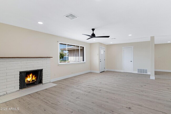 Building Photo - 3921 S Kenneth Pl