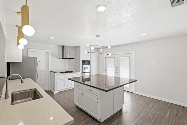 Building Photo - 5503 Basswood Ln