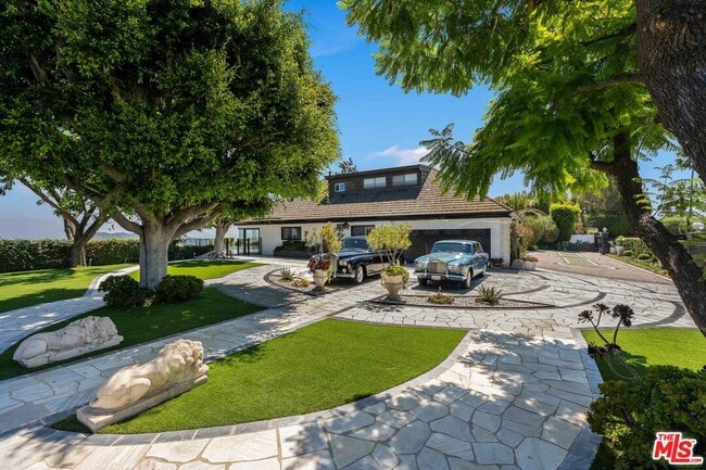 Building Photo - 8416 Skyline Dr