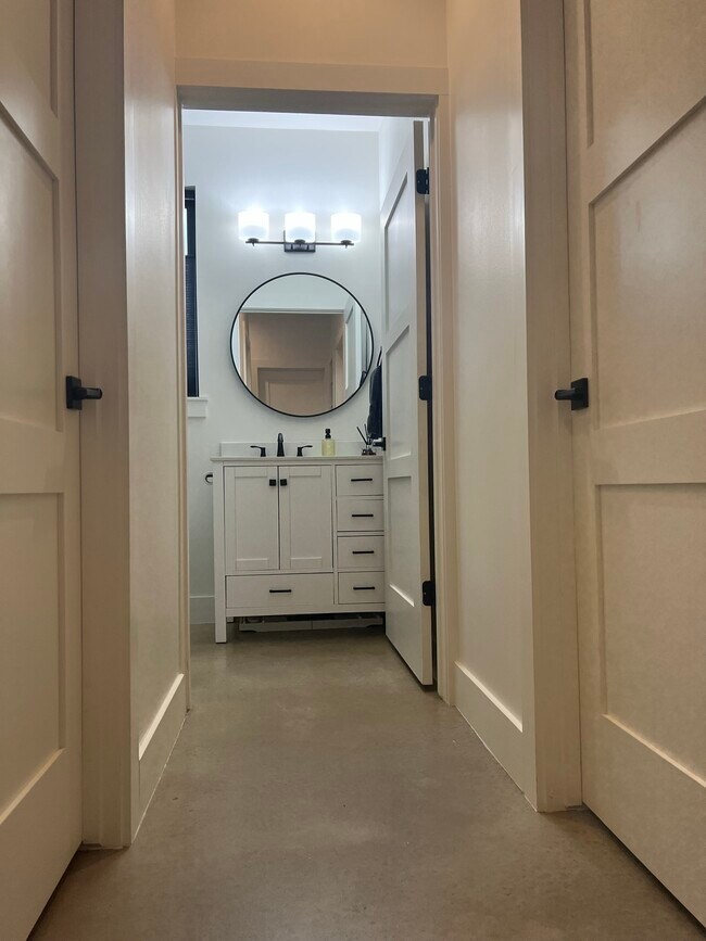 Building Photo - 3003 Birdwood Cir