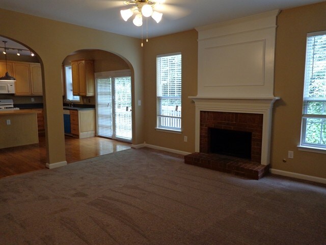 Building Photo - 433 Holland Springs Dr