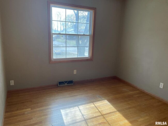 Building Photo - 2806 W 47th St