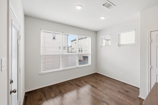 Building Photo - 3104 Roseland Terrace Ln