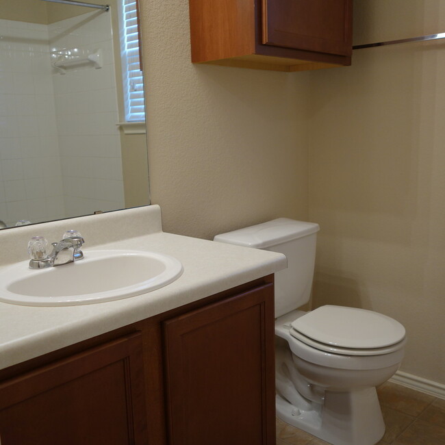 Building Photo - 3 BEDROOM / 2 BATH HOME IN KYLIE - BROOKSI...