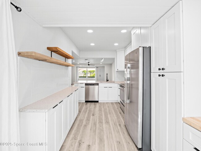 Building Photo - 290 Paradise Blvd