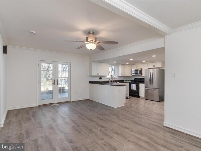 Building Photo - 402 S Cherry Grove Ave
