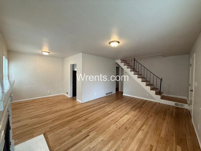Building Photo - Charming South Hill Home with Flexible Living Space - Coming soon!