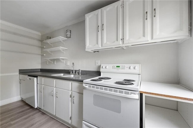 Building Photo - 742 Charles Allen Dr NE