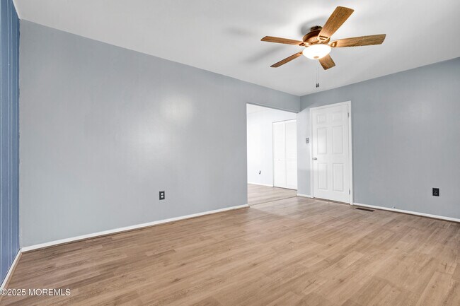 Building Photo - 207 Coville Dr