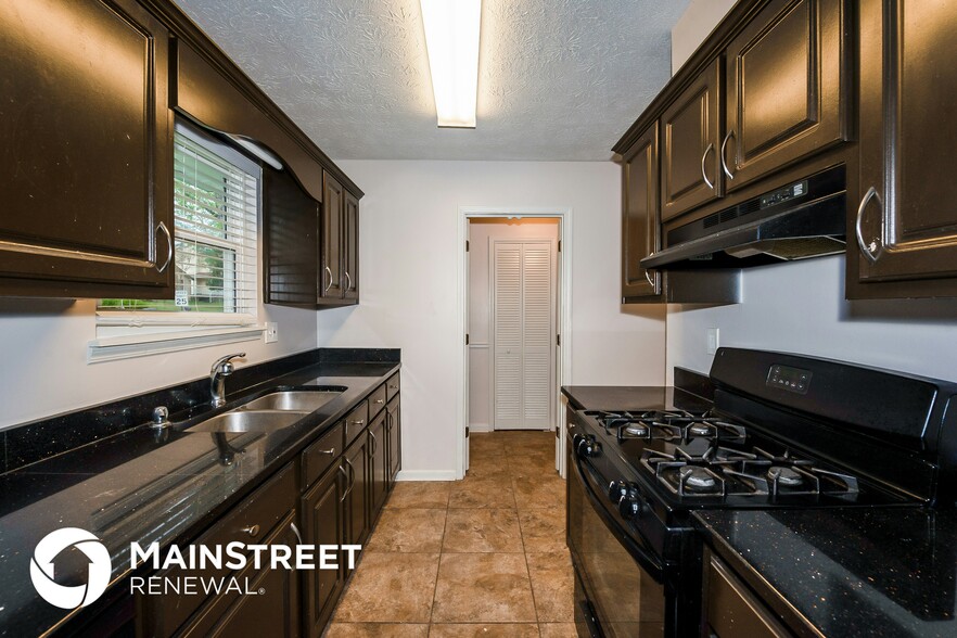Building Photo - 271 River Chase Dr