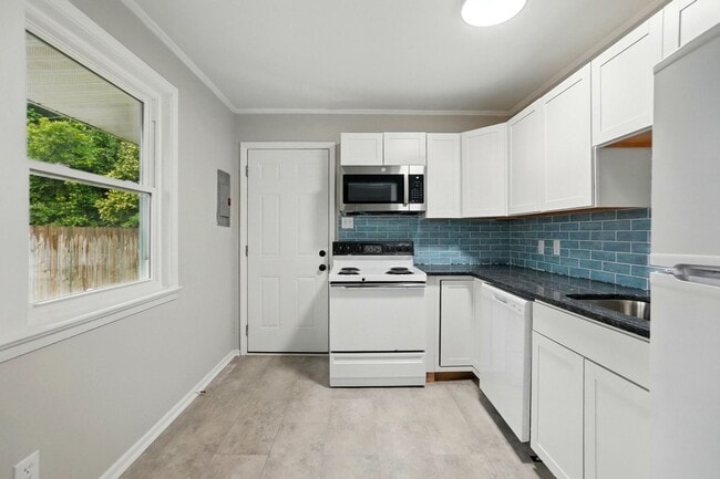 Building Photo - Charming 2BR Duplex in Charlotte