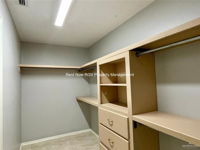 Building Photo - 20 La Vista Ave