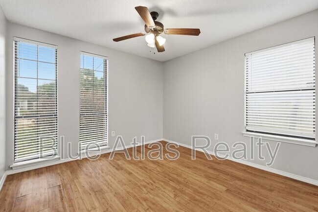 Building Photo - 6526 Aires Dr