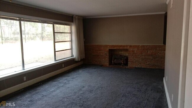 Building Photo - 203 Walnut Dr