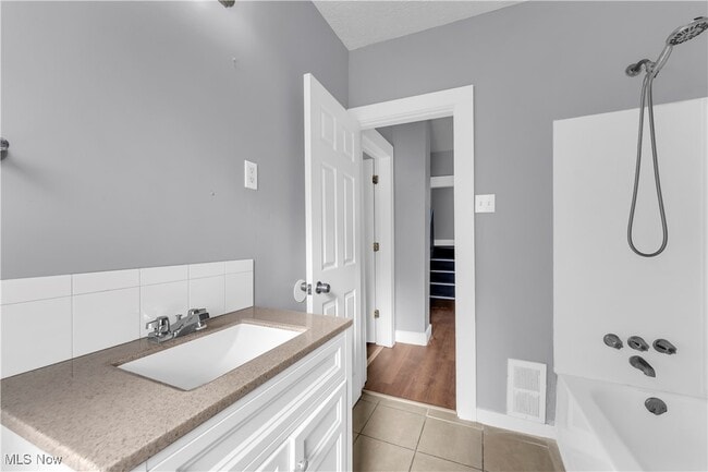 Building Photo - 3138 W 101st St