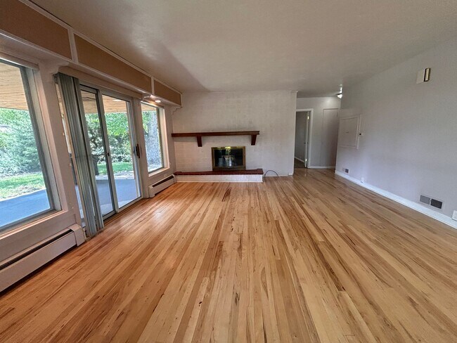 Building Photo - $0 DEPOSIT OPTION. 2 BEDROOM 1 BATH, XERISCAPED YARD CLOSE TO BELMAR, O'KANE PARK AND ST ANTHONY'S!