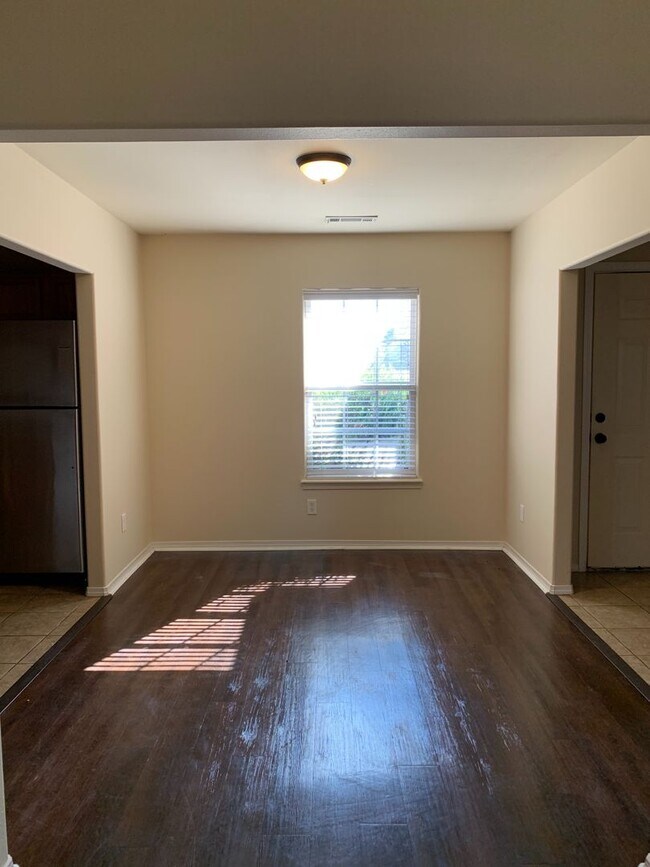 Building Photo - Ready NOW 3 Bedroom For Lease -  Bentonvil...